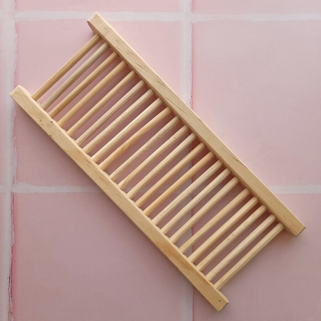 Jabonera de madera larga